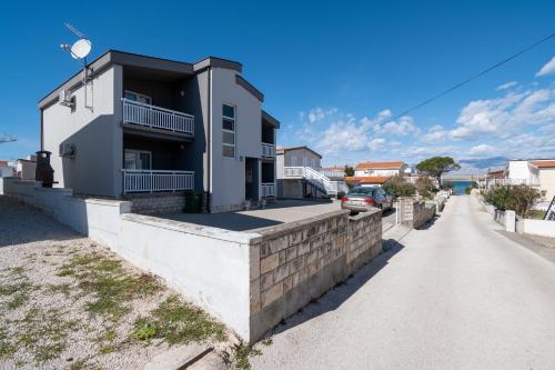 Apartments by the sea Vir - 20172