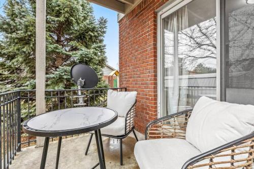 Cozy 2BR Condo in Great Location - King Bed in Fraser, USA