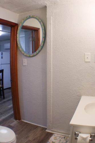 California Ave - 2 BR - Home Away from Home!
