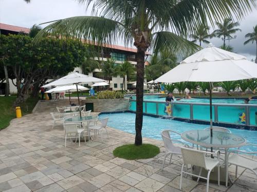 Estúdio equipado Marulhos com varanda, vista de mar e parque aquático, à beira-mar mar de Muro Alto, com wi-fi, restaurante, estacionamento e a 10' de Porto de Galinhas