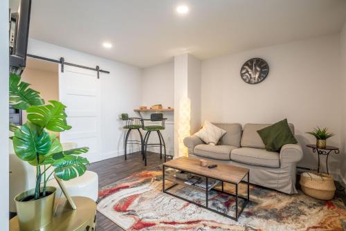 Cozy Fully-Equipped 2 Bedroom Suite