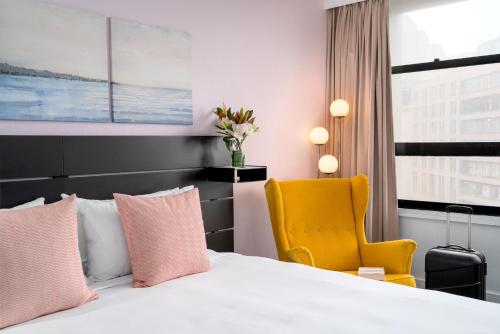 room detail thumbnail 1