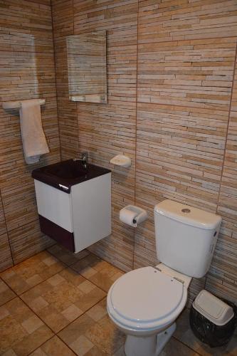 Two-Bedroom Bungalow image 7