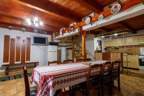 Konyha, Casa Cornel in Vartop