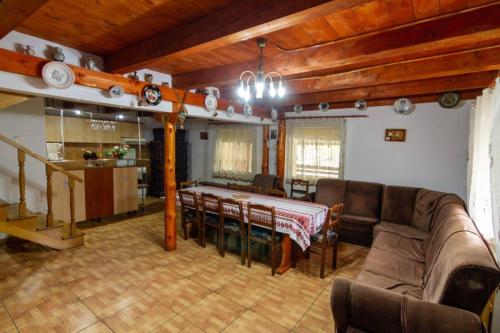 Konyha, Casa Cornel in Vartop