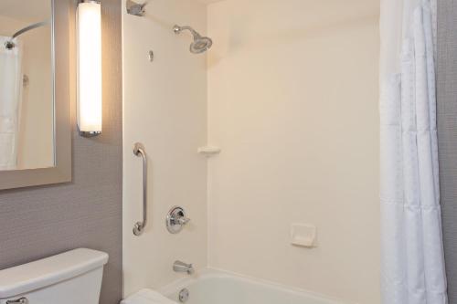 Holiday Inn Express Hotel & Suites Fisherman's Wharf By IHG - image 5