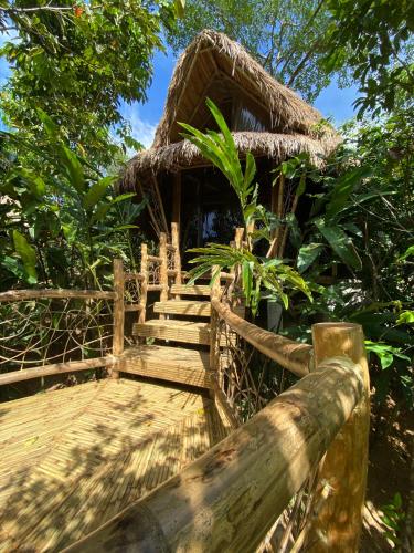 Inigtan Lio Bamboo Cottages