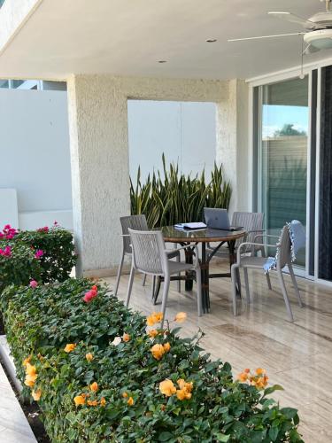 Amazing condo Sea Front top location in La Paz - salty water pool and jacuzzis in La Paz, Mexico