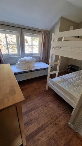 Hausvikstranda, Lyngdal (foto 9)