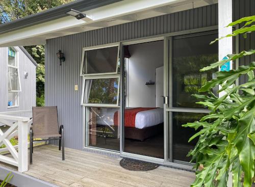 شرفة/ تراس, موتيل كولونيال هاوس (Colonial House Motel) in كيريكيرى