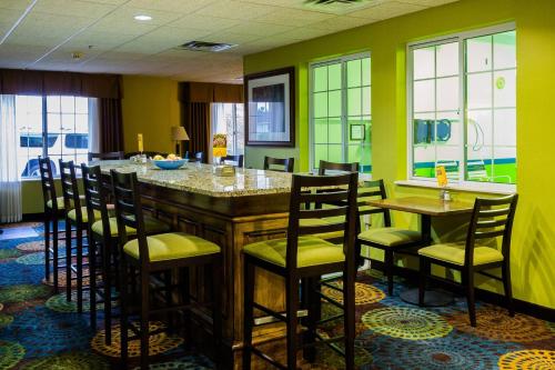 Holiday Inn Express Hotel & Suites Acme-Traverse City, an IHG Hotel