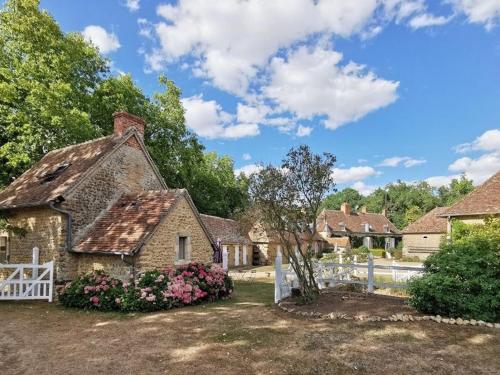 . Petite maison de campagne avec piscine chauffée, tennis et nombreuses activités pour tous! - FR-1-410-270