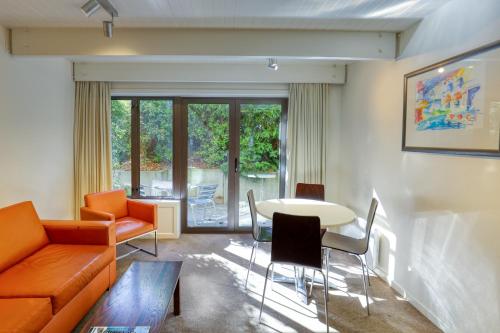 Garden Court Suites & Apartments photo 2