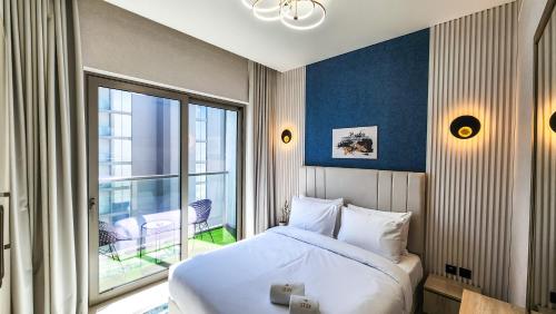 STAY BY LATINEM Luxury 1BR Holiday Home CVR A3002 near Burj Khalifa, Dubaj (zdjęcie 2)