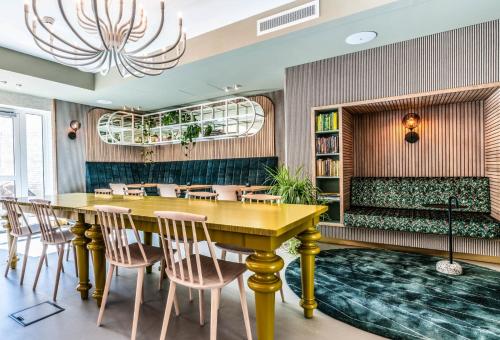 Restaurant, Blooming in Bergen