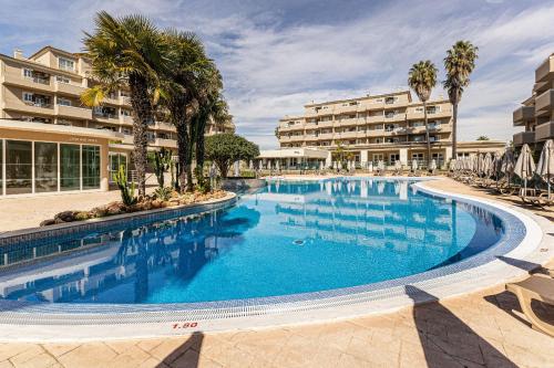 Swimming pool, One Bedroom Apartment by Algarve Golden Properties in Quatro Estradas