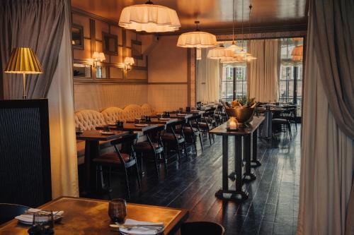Restaurant, No 1 by GuestHouse, York in York