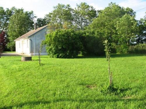Charmant Gîte Familial avec Grand Jardin et Confort Moderne à Bengy-sur-Craon - FR-1-586-33 (Charmant Gite Familial avec Grand Jardin et Confort Moderne a Bengy-sur-Craon - FR-1-586-33) in Farges-En-Septaine