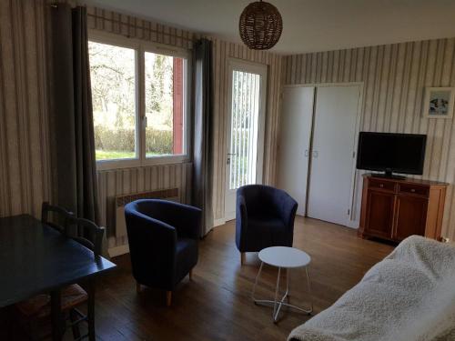Charmant Gîte Familial avec Grand Jardin et Confort Moderne à Bengy-sur-Craon - FR-1-586-33 (Charmant Gite Familial avec Grand Jardin et Confort Moderne a Bengy-sur-Craon - FR-1-586-33) in Farges-En-Septaine
