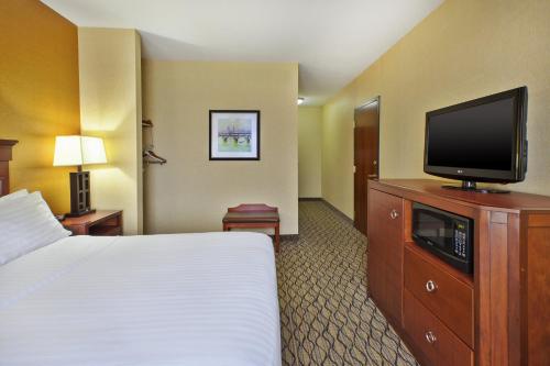 Holiday Inn Express Hotel & Suites - Belleville Area