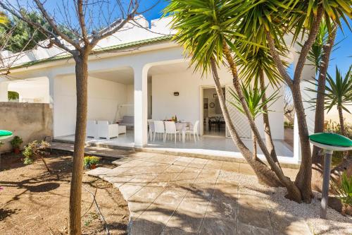  Villino Dalila by BarbarHouse in Torre Ovo