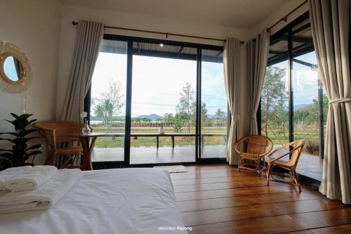 เติมเต็มคาเฟ่&แคมป์ปิ้ง by สวนเขาจุก near Wat Saranat Thammaram