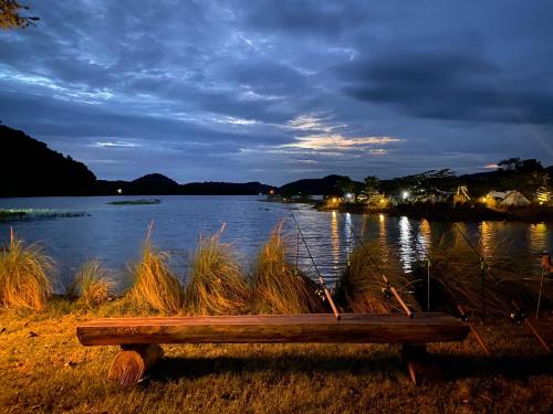 เติมเต็มคาเฟ่&แคมป์ปิ้ง by สวนเขาจุก near Wat Saranat Thammaram