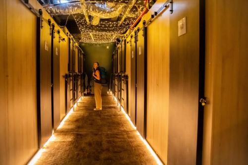 Dotări, Cinema Hostel in Ierusalim