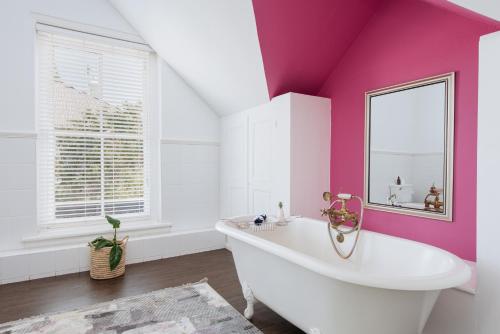 Baño, River Manor Boutique Hotel by The Living Journey Collection in Stellenbosch
