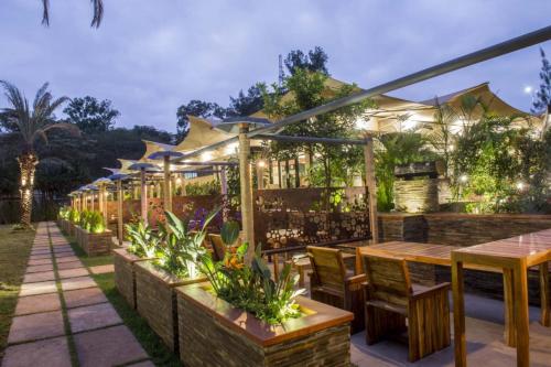 Restaurant, Sentrim Boulevard Hotel in Nairobi