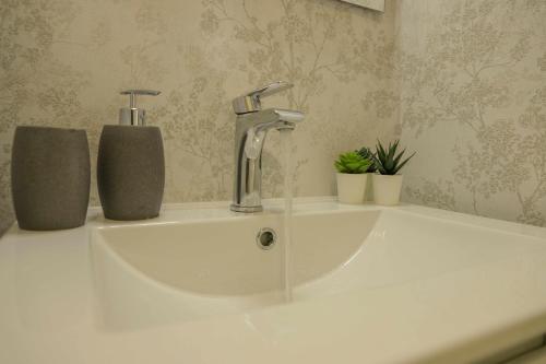 Apartment image 6