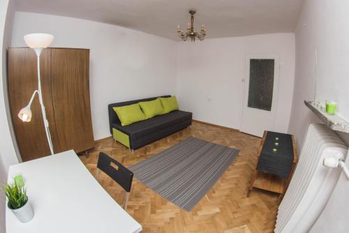 Regem Pokoje Platynowa, Varšava