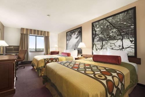 Super 8 by Wyndham Milwaukee Airport in Milwaukee, USA