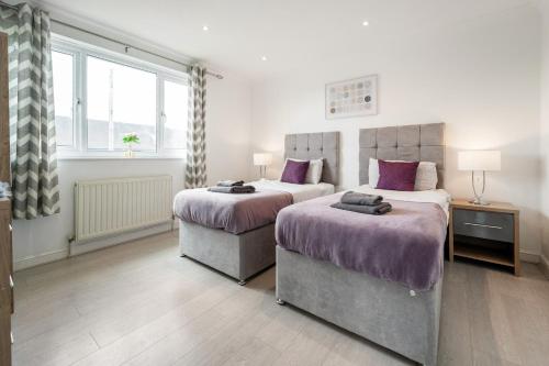 Dwellers Delight Luxury Stay Serviced Accommodation Chigwell 3 bedroom House Upto 7 Guests Free Wifi & Parking - image 4