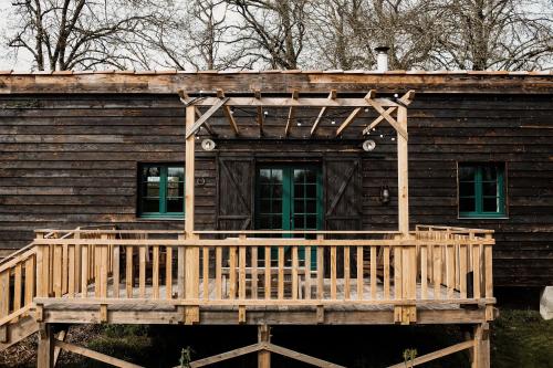 La ferme du pont de Maumy, cabane au bord de l'étang et bain nordique