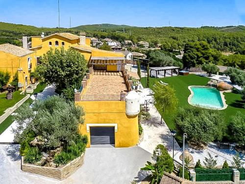 Catalunya Casas Divine and Delightful for 24 guests 12km to Sitges