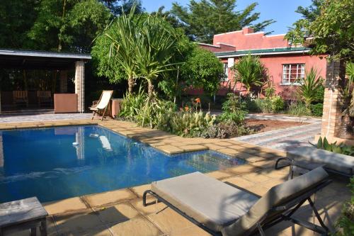 Unterkunft von außen, Tabonina Bis in Livingstone