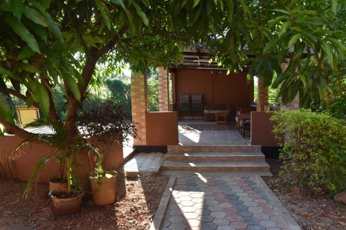 Unterkunft von außen, Tabonina Bis in Livingstone