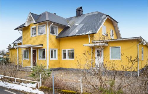. Gorgeous Apartment In Målilla With Wifi