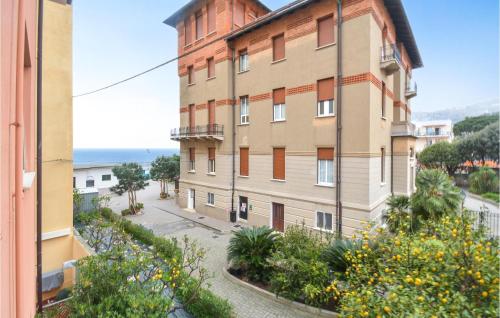 Beautiful Apartment In Spotorno With 3 Bedrooms - Spotorno