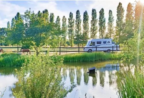 Le Pressoir de Gisay Camping Car et Caravane Uniquement