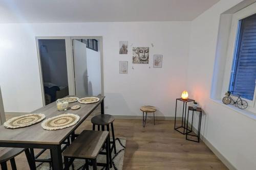 Zen Home - appartement jusqu'a 4 voyageurs in Nantua