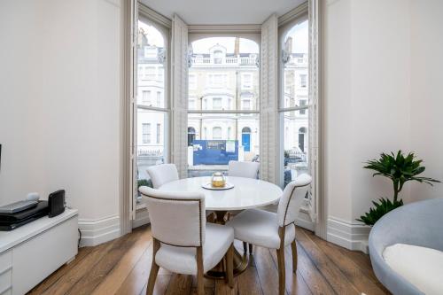 Outstanding 2BR Ground Floor flat in Earl's Court, Londres (foto 9)