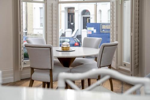 Outstanding 2BR Ground Floor flat in Earl's Court, Londres (foto 10)
