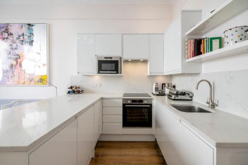 Outstanding 2BR Ground Floor flat in Earl's Court, Londres (foto 5)