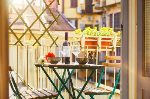House Naviglio Grande 15 minutes to duomo, Milan