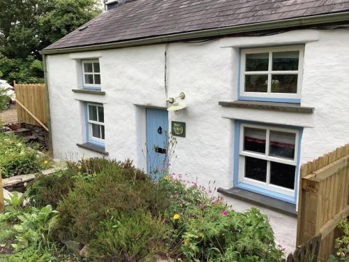 Penrallt-Fach Traditional Welsh cottage Pembrokeshire