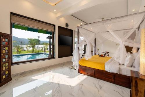 BrookVale Manor by StayVista - Private Pool, BBQ, Views at Haryana, Sohna (fotografie 6)
