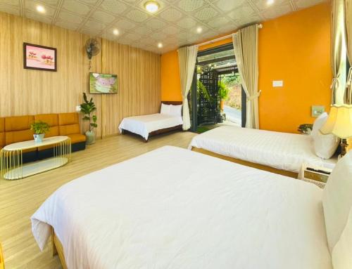 3 double beds