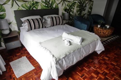 Camborne Holiday Apartments Room Type - Deluxe Double Room with Shower
